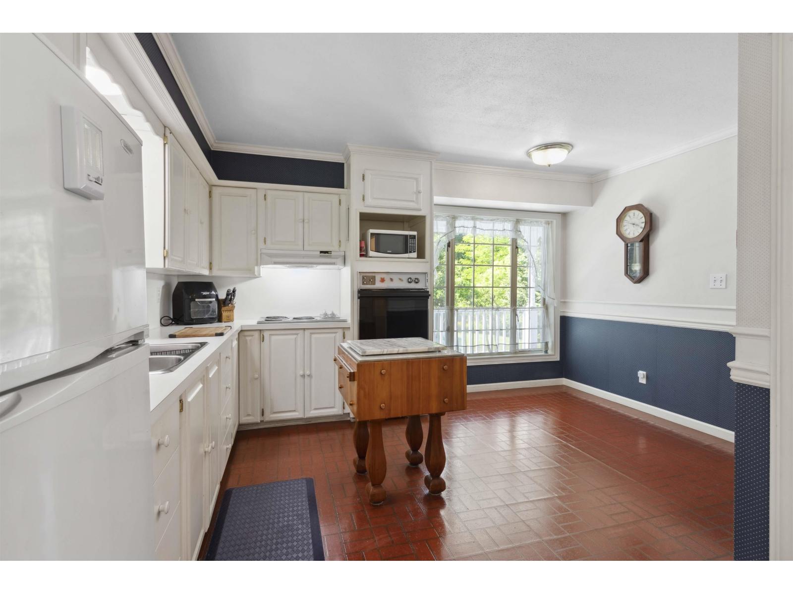 9526 SLATER STREET, Mission