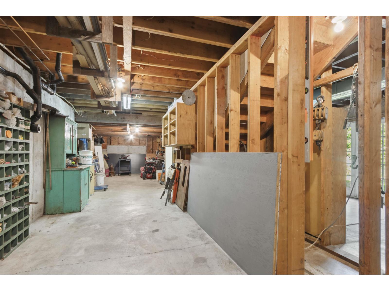 9526 SLATER STREET, Mission