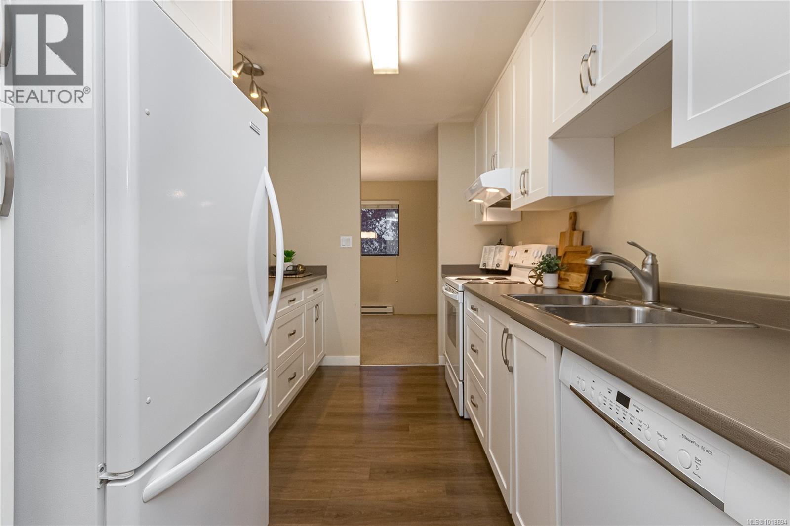 208 3255 Glasgow Ave, Saanich