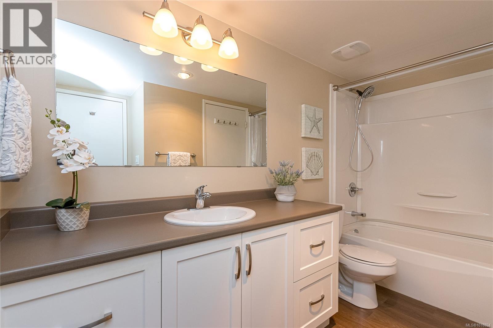 208 3255 Glasgow Ave, Saanich