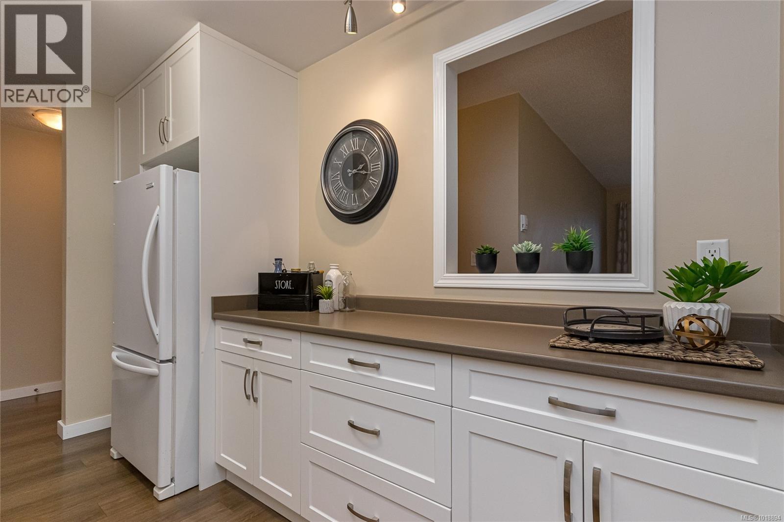 208 3255 Glasgow Ave, Saanich