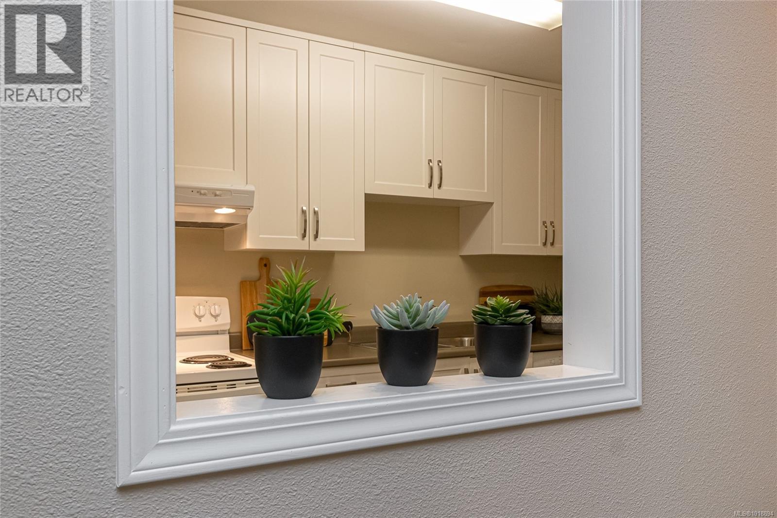 208 3255 Glasgow Ave, Saanich