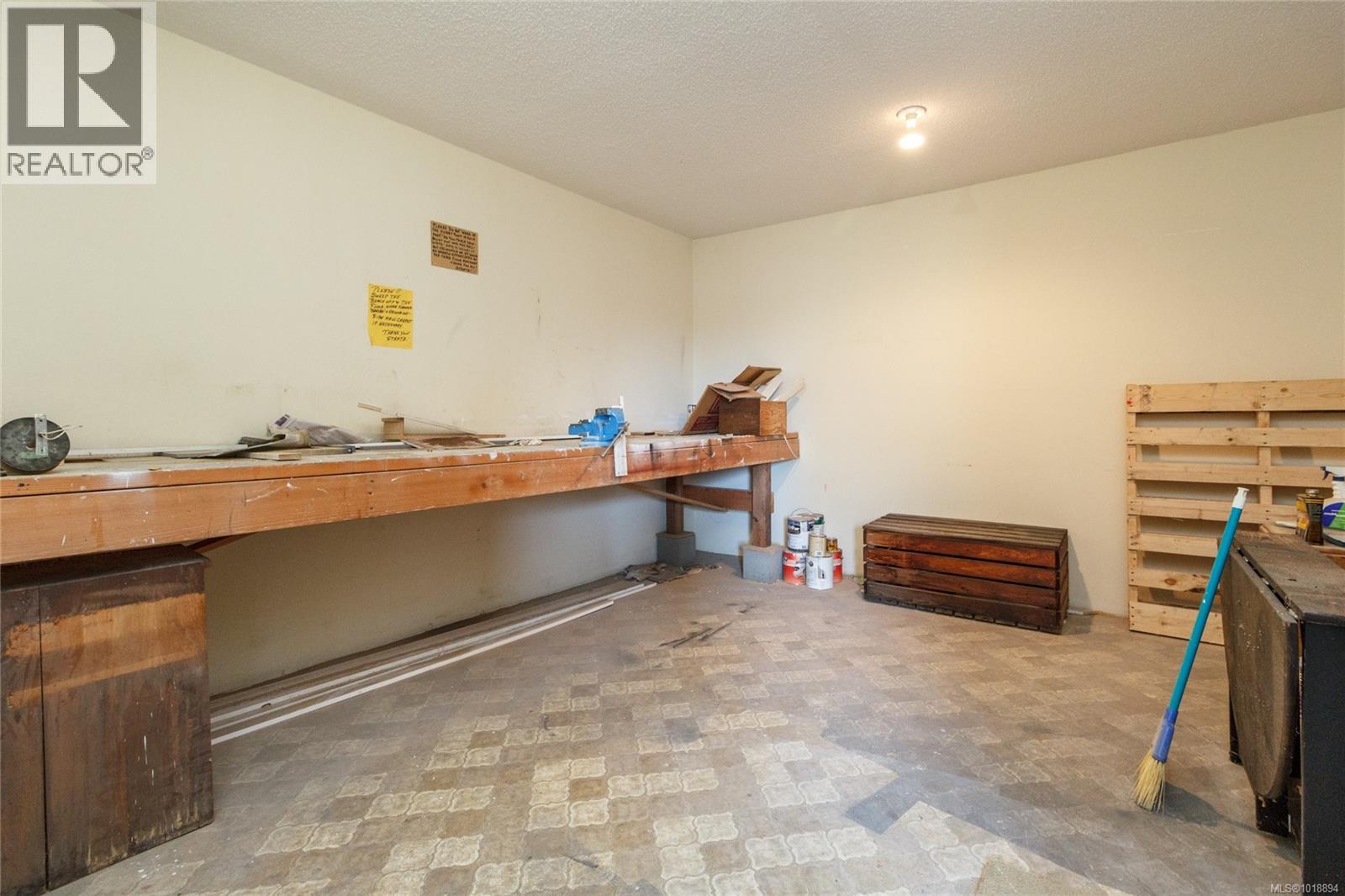 208 3255 Glasgow Ave, Saanich