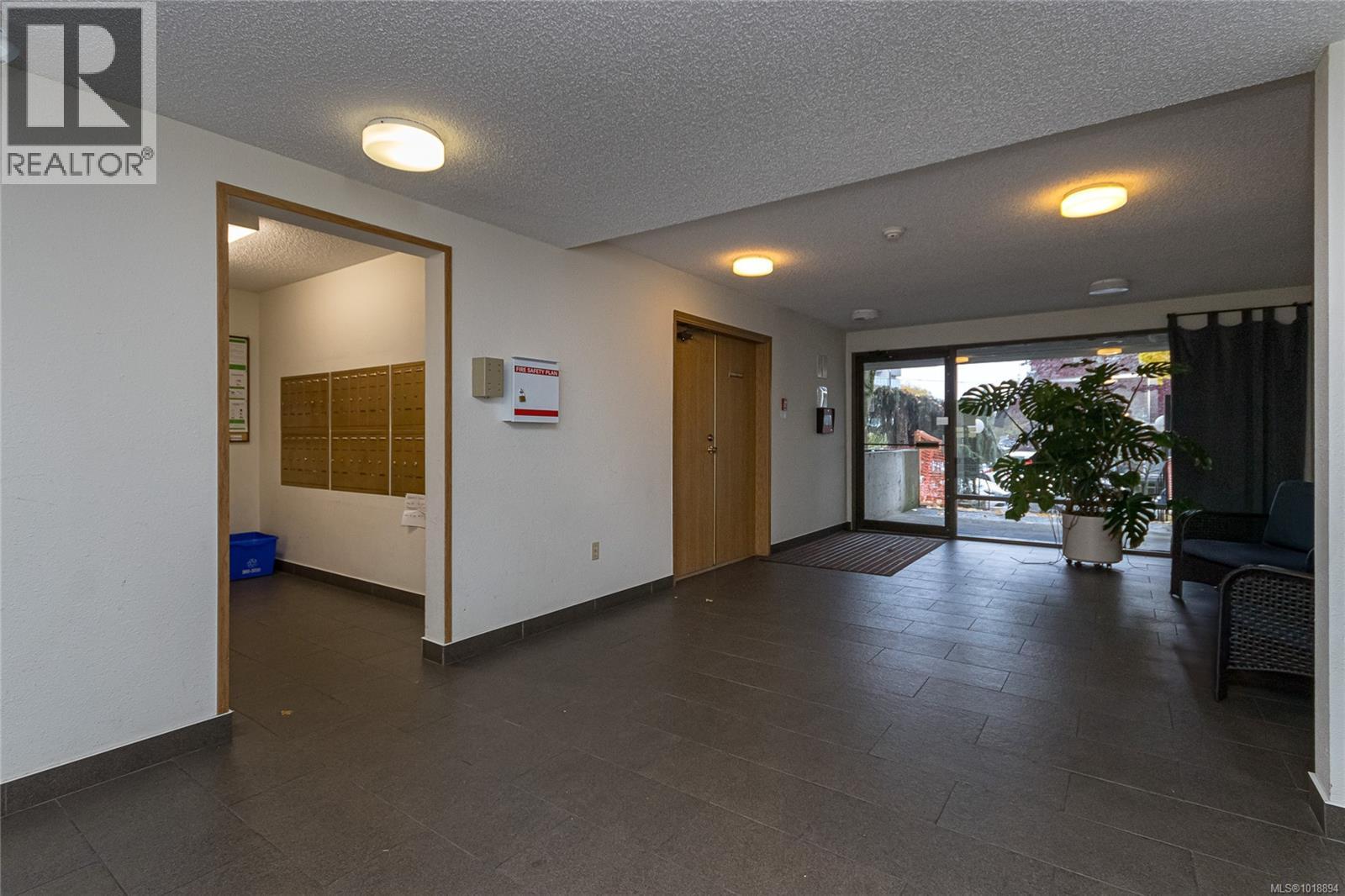 208 3255 Glasgow Ave, Saanich