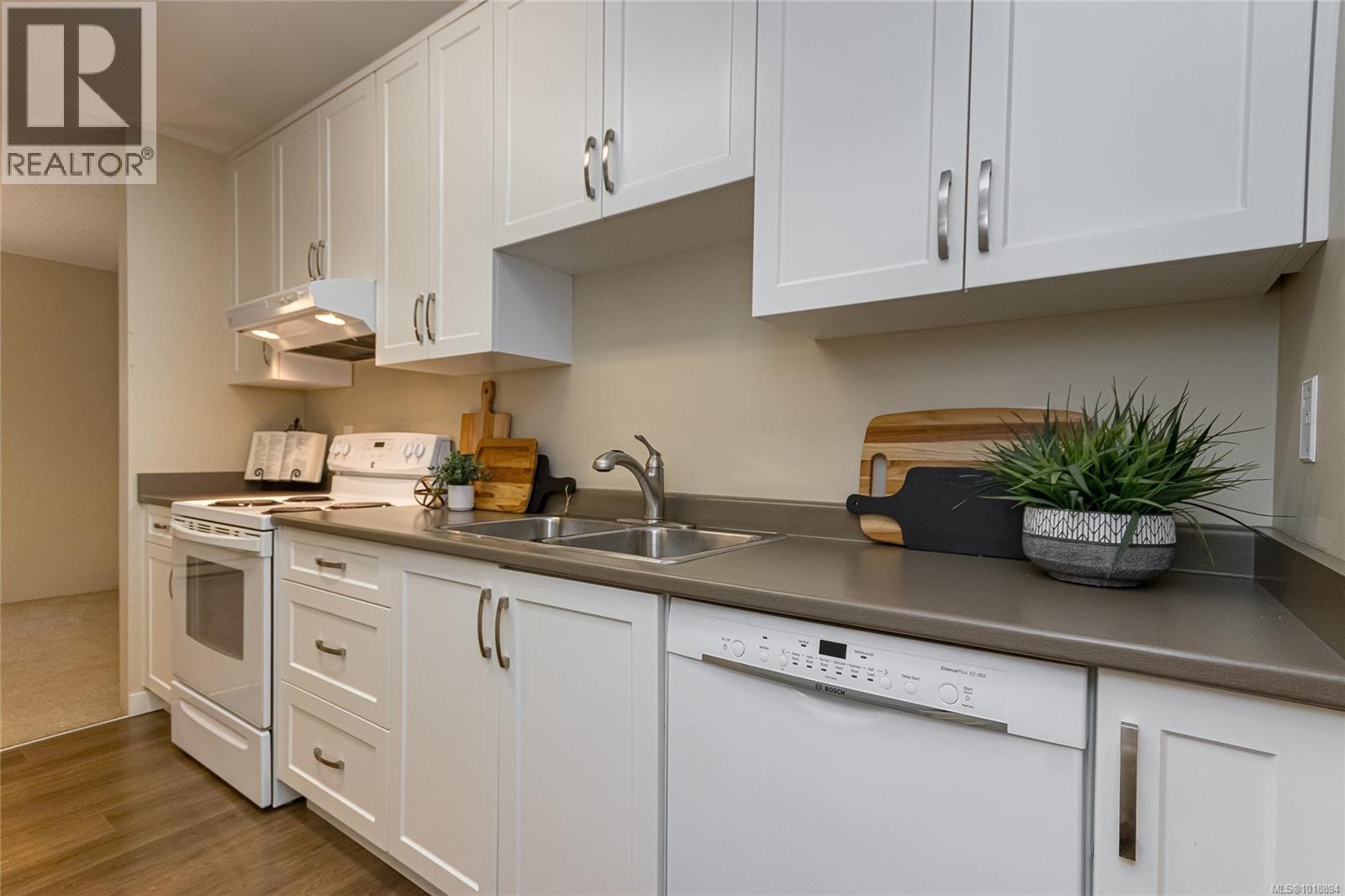 208 3255 Glasgow Ave, Saanich