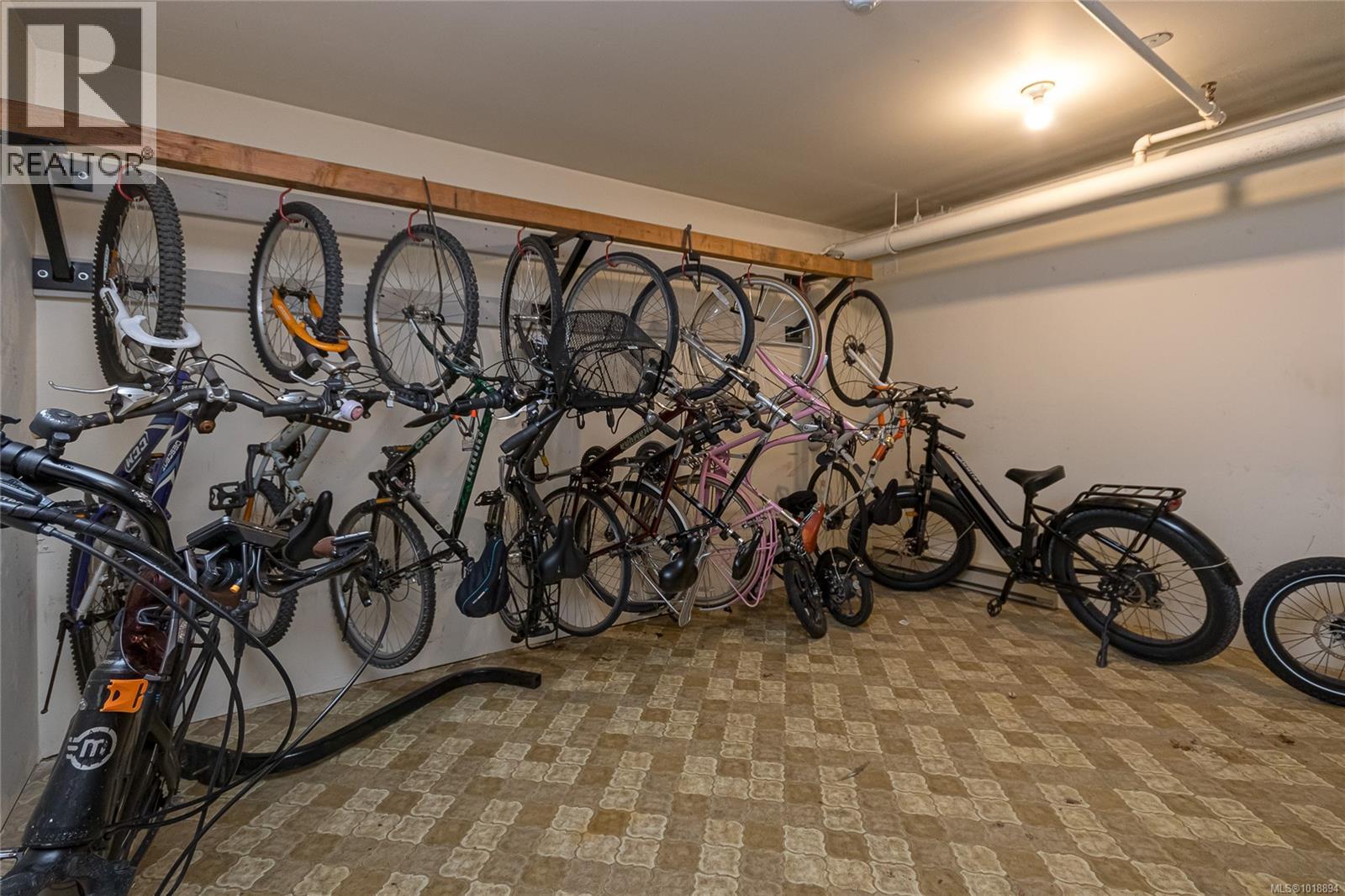 208 3255 Glasgow Ave, Saanich