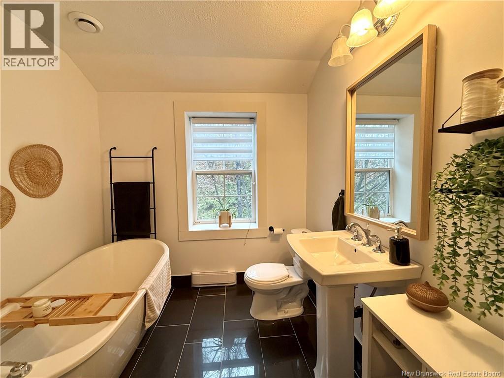 8 Conway Street - 32