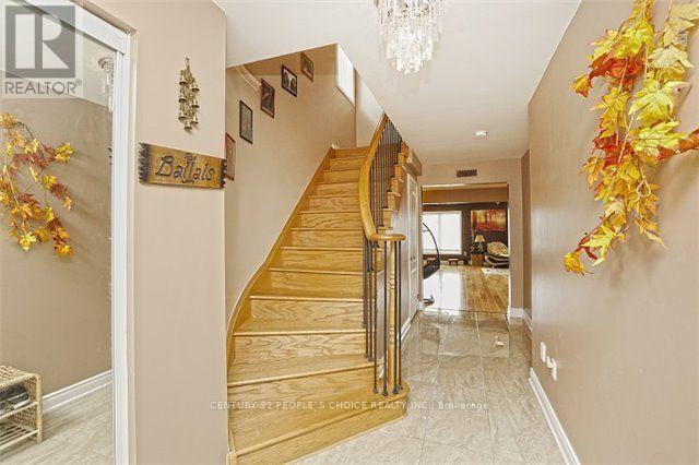 UPPER - 6 DONOMORE DRIVE - Photo 3 of 16, Brampton (Northwest Brampton), Ontario