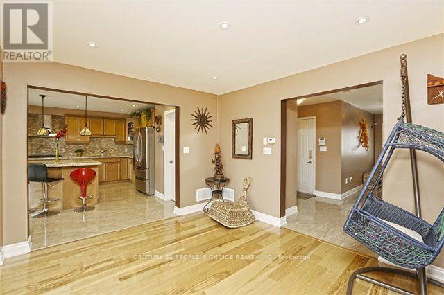 UPPER - 6 DONOMORE DRIVE - Photo 5 of 16, Brampton (Northwest Brampton), Ontario