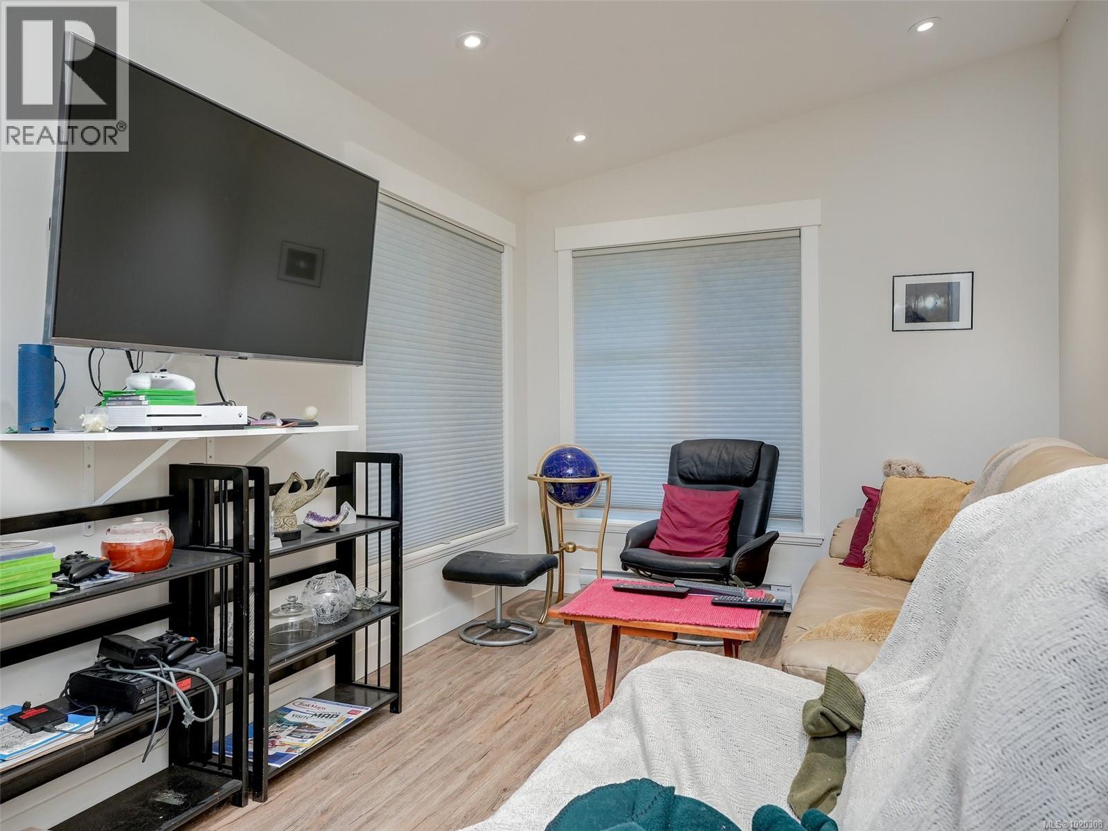 10931 Inwood Rd, North Saanich