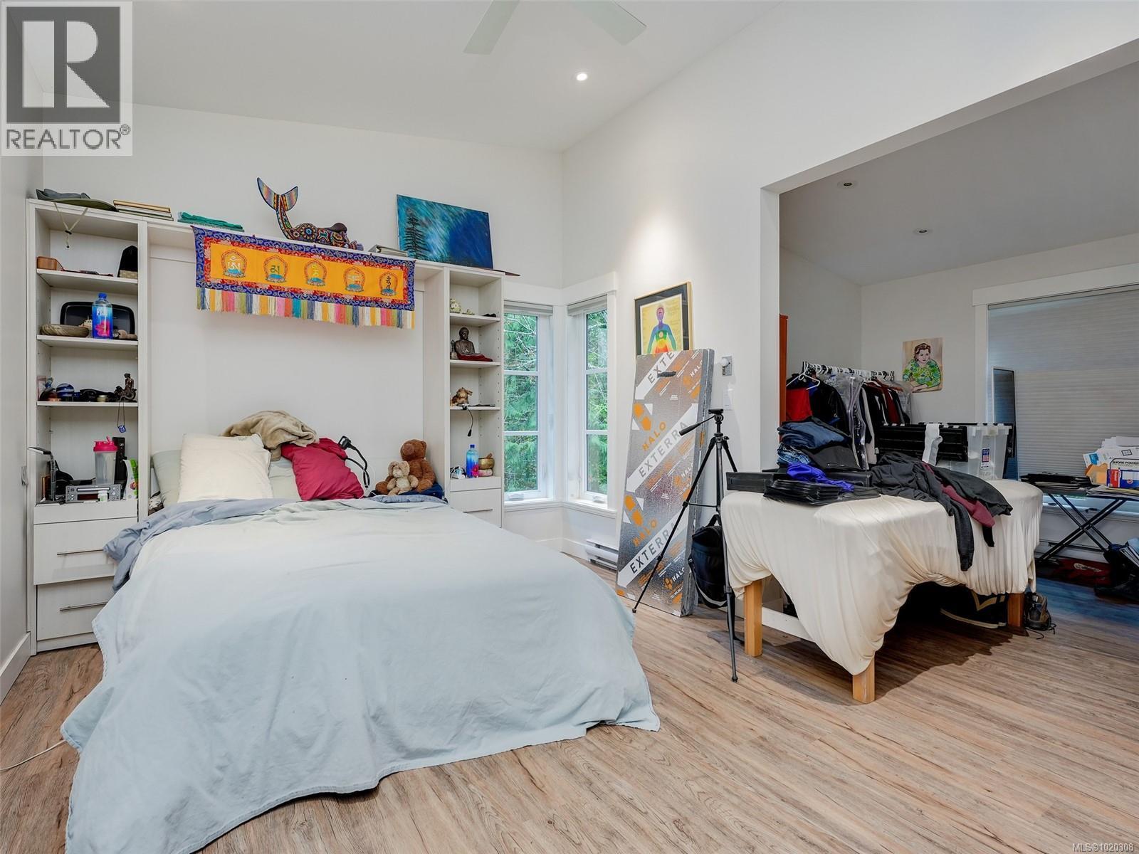 10931 Inwood Rd, North Saanich