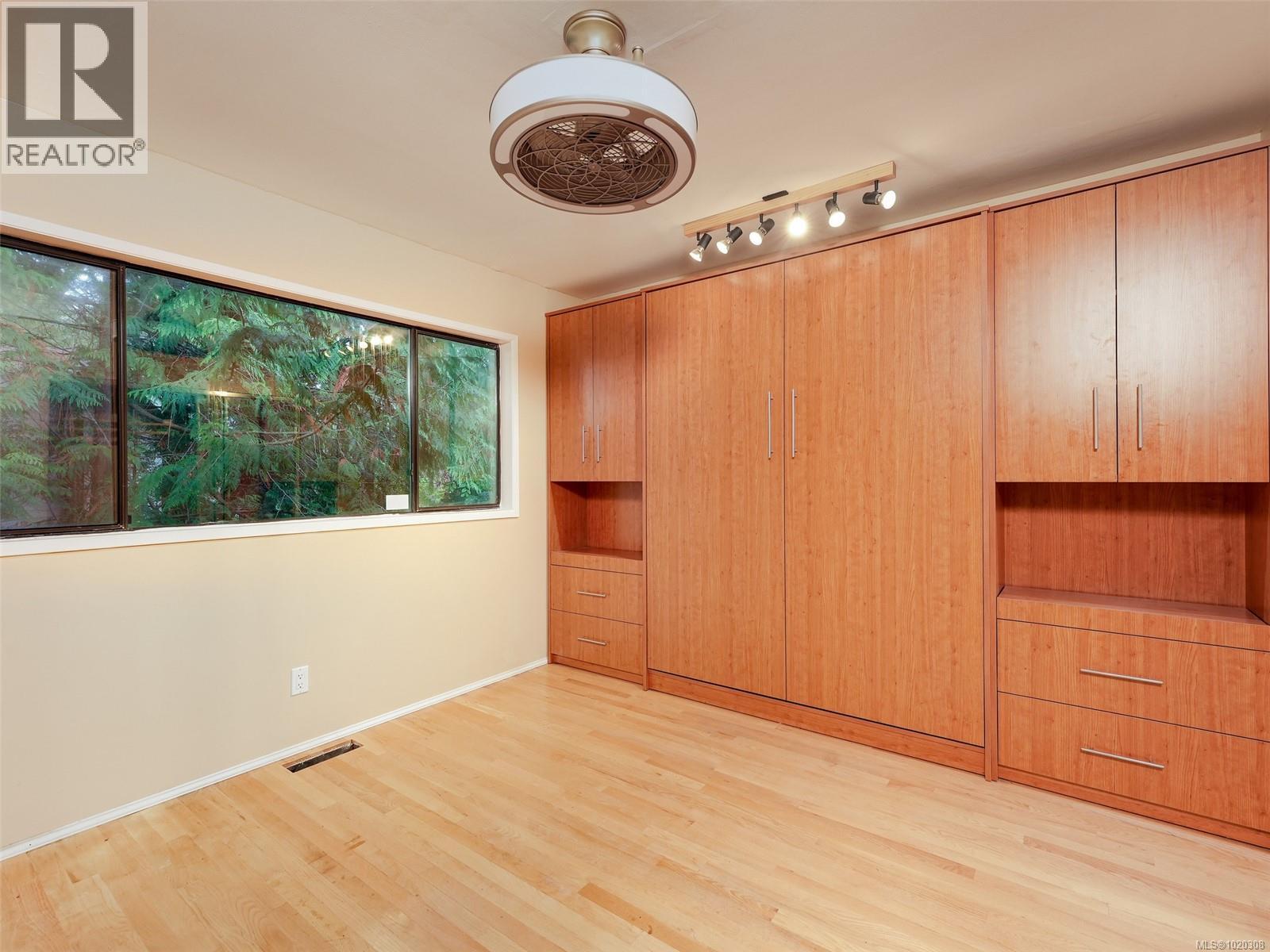 10931 Inwood Rd, North Saanich