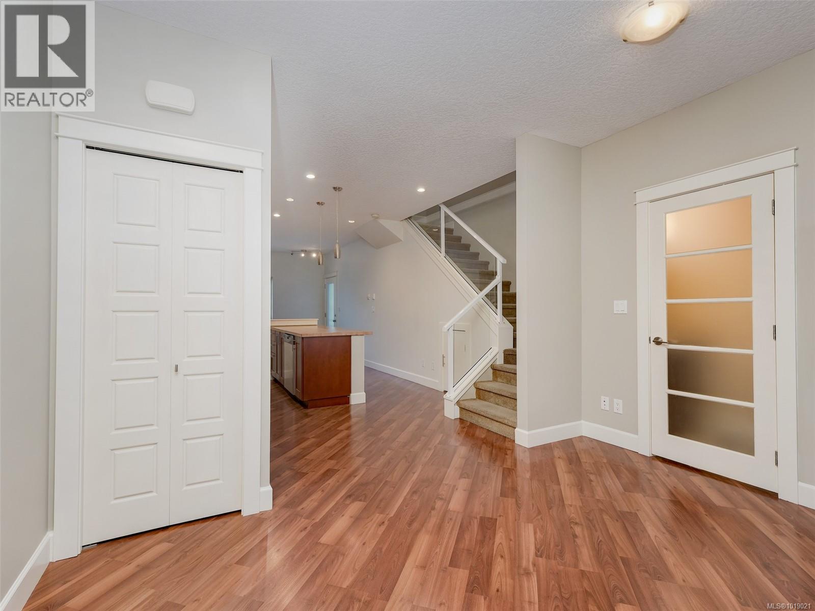 201 785 Station Ave, Langford