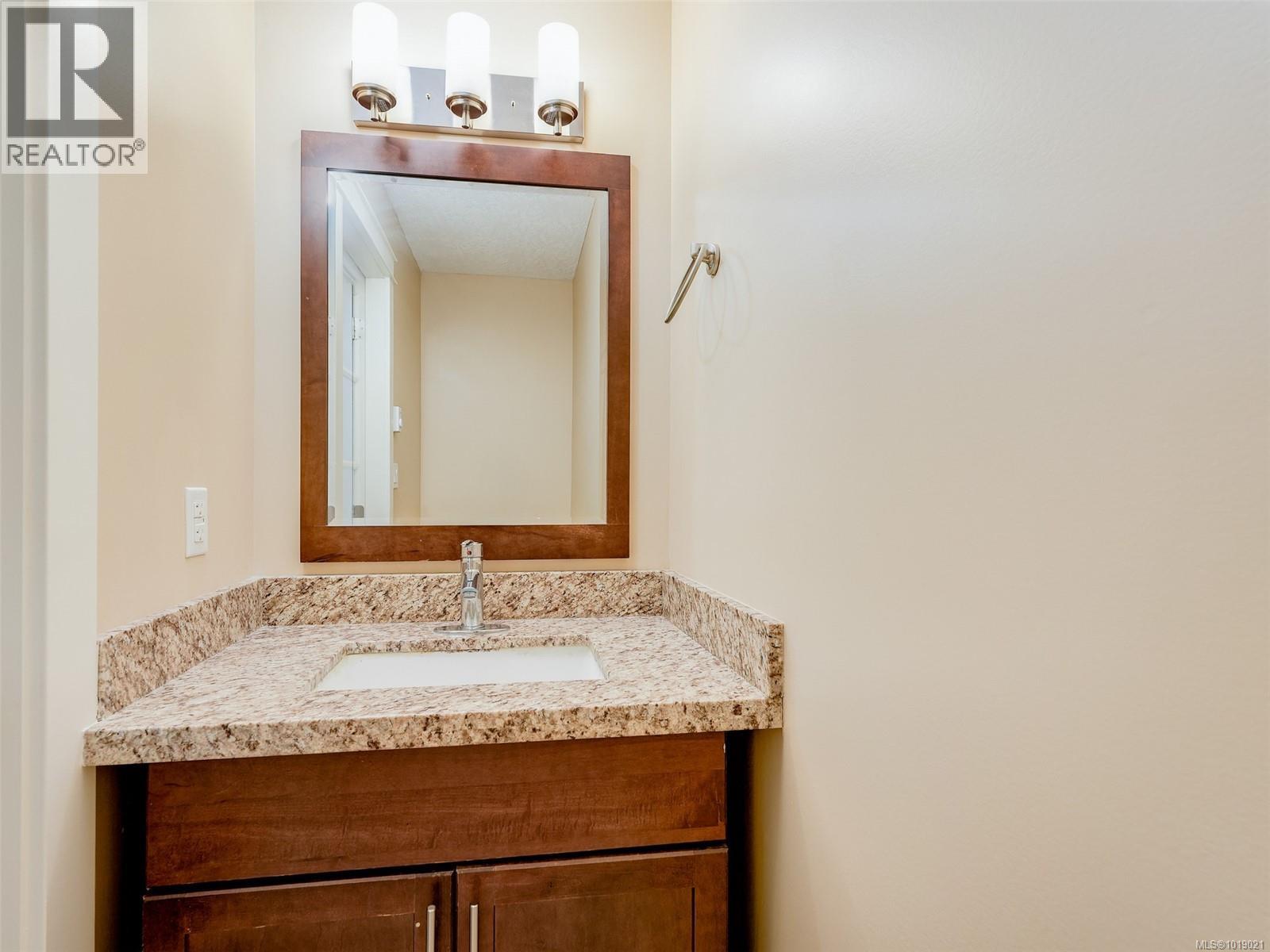 201 785 Station Ave, Langford