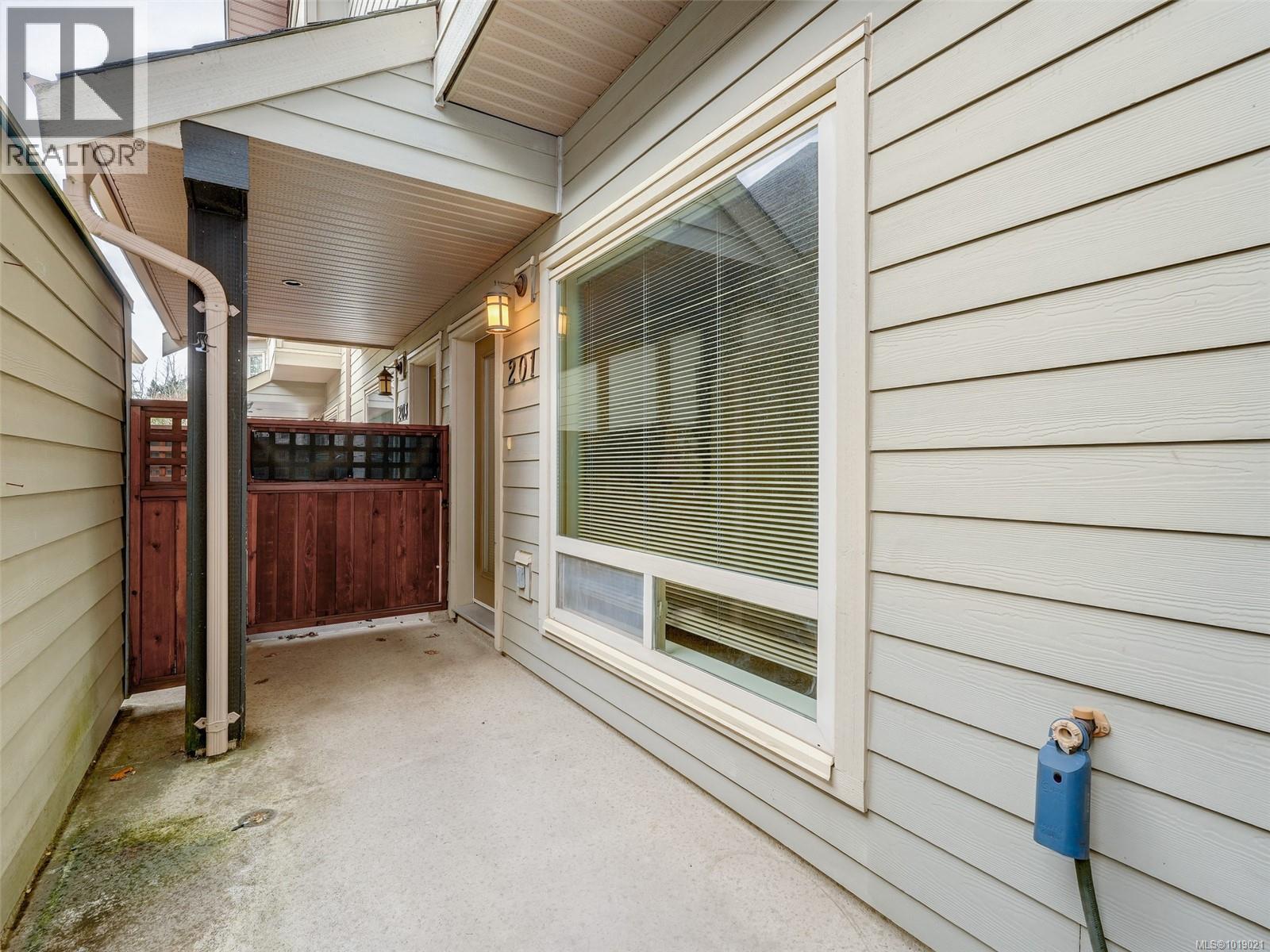 201 785 Station Ave, Langford