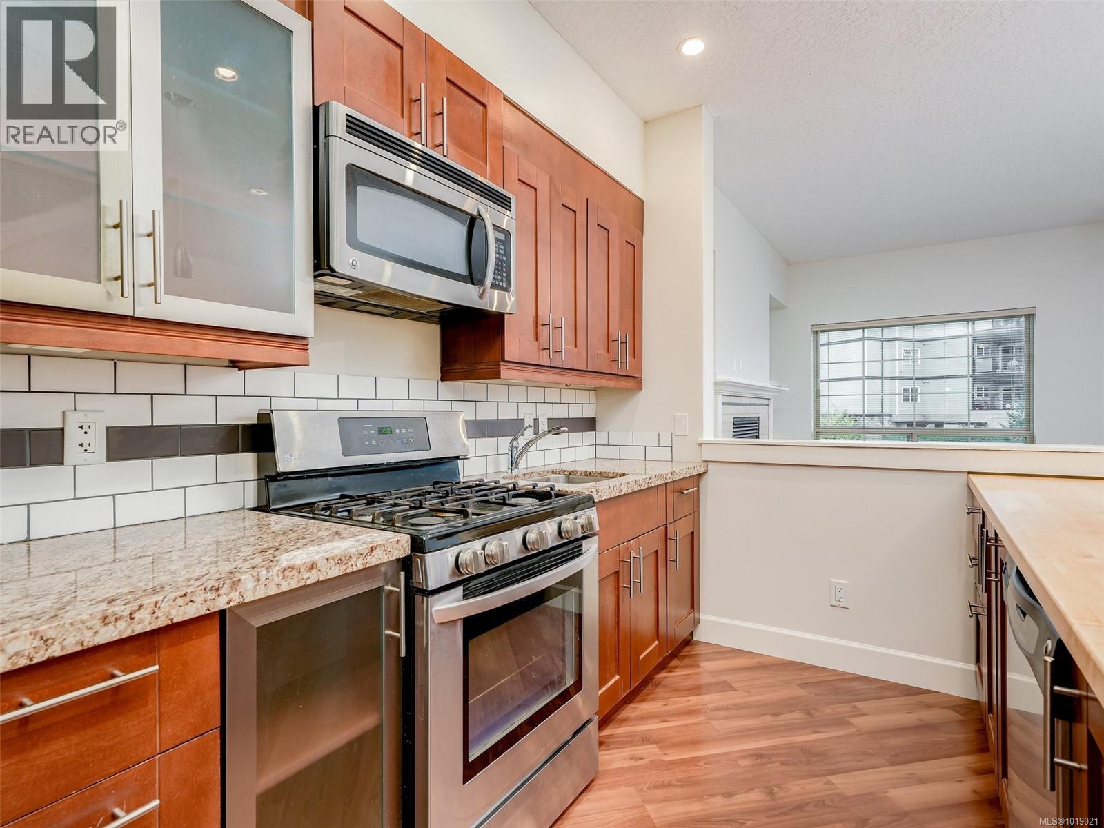 201 785 Station Ave, Langford