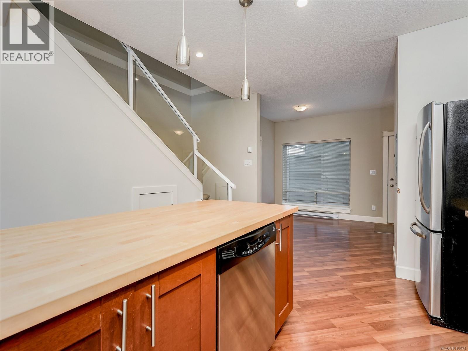 201 785 Station Ave, Langford