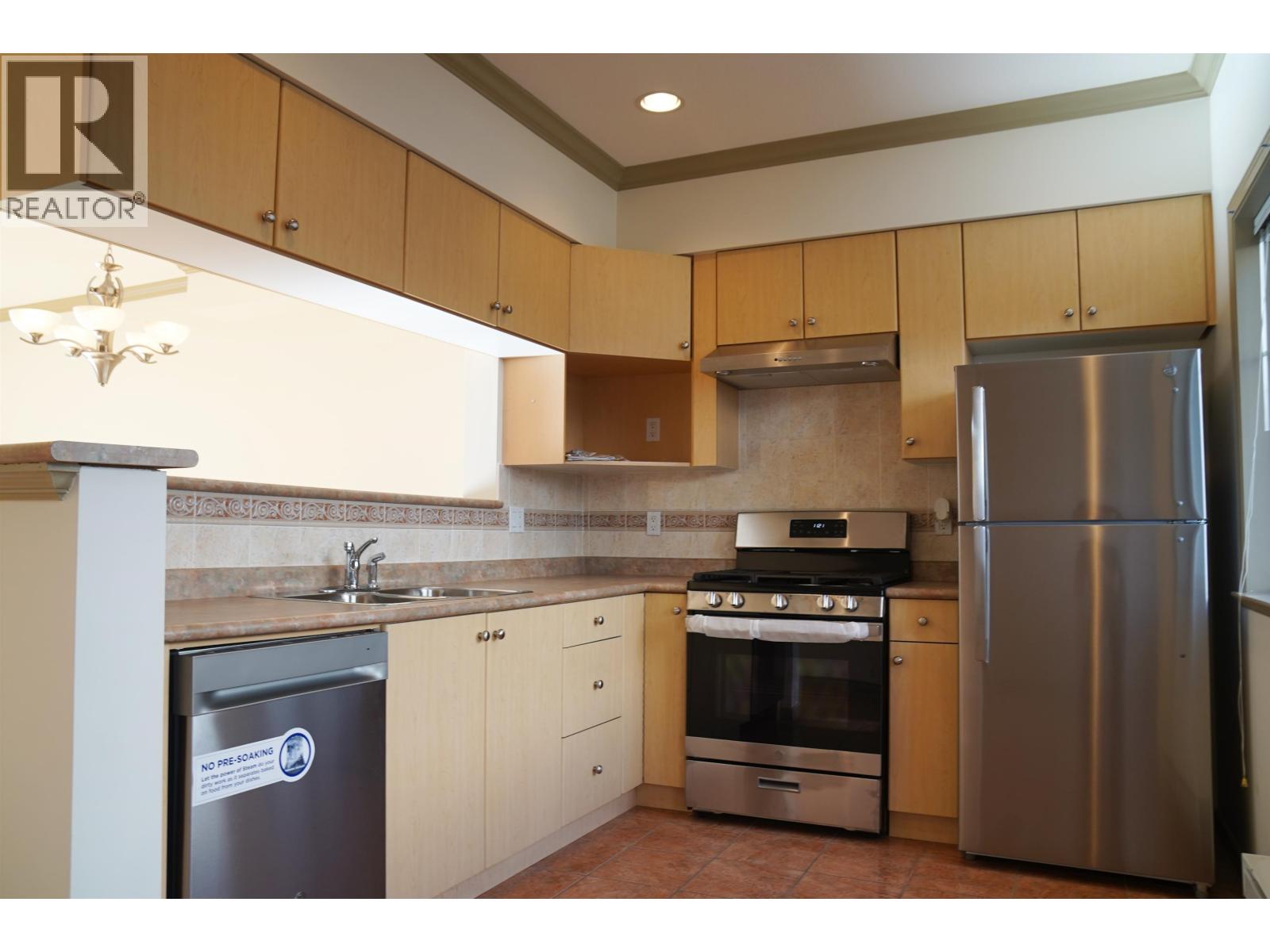 8 7700 ABERCROMBIE DRIVE, Richmond