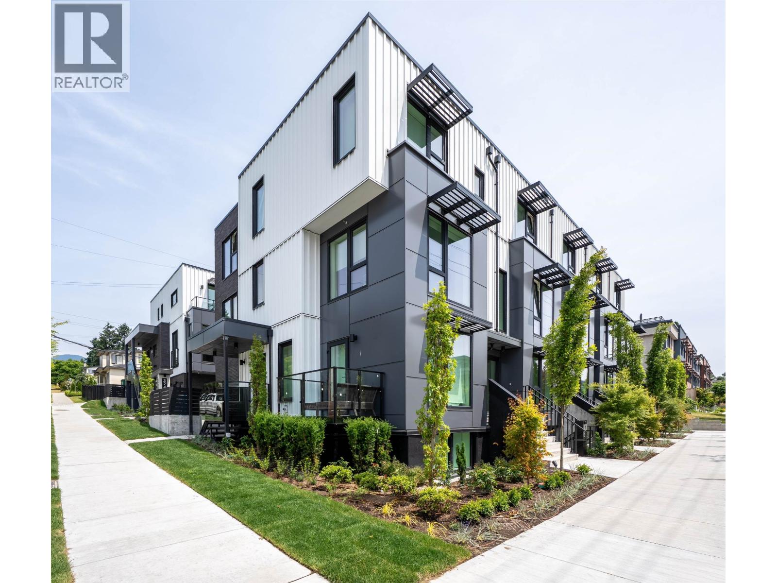 TH8 610 E 3RD STREET, North Vancouver