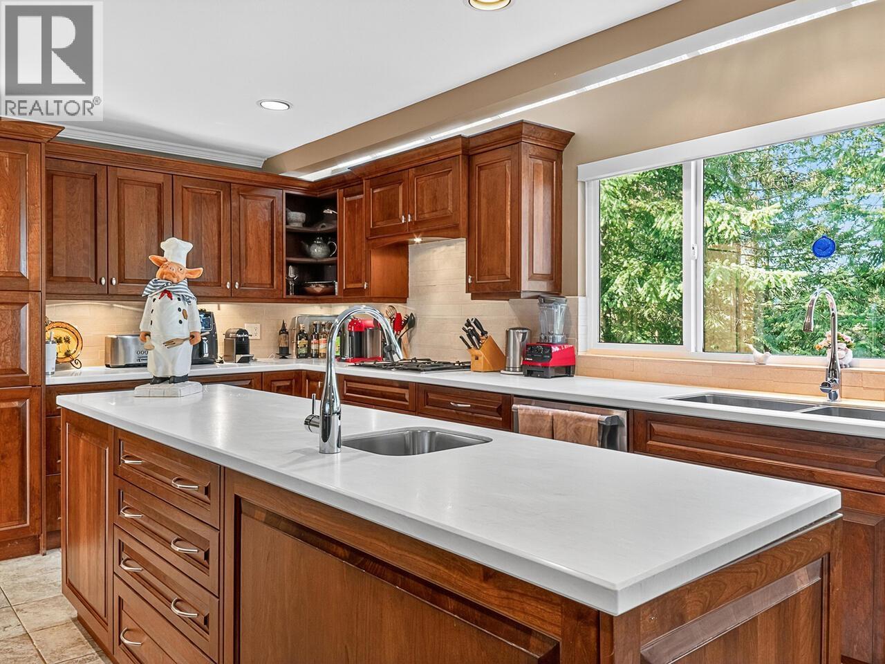 5302 WESTHAVEN WYND, West Vancouver