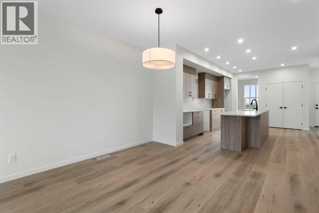 Single Family House for Sale in  Annette Landing NW Glacier Ridge Calgary 