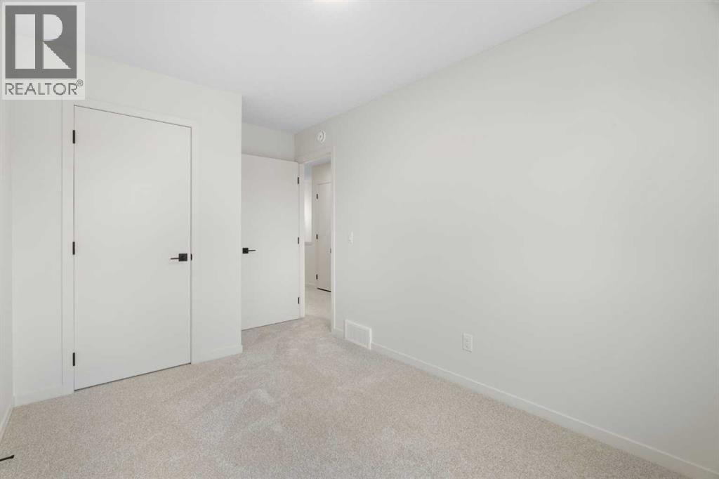 Single Family House for Sale in  Annette Landing NW Glacier Ridge Calgary 