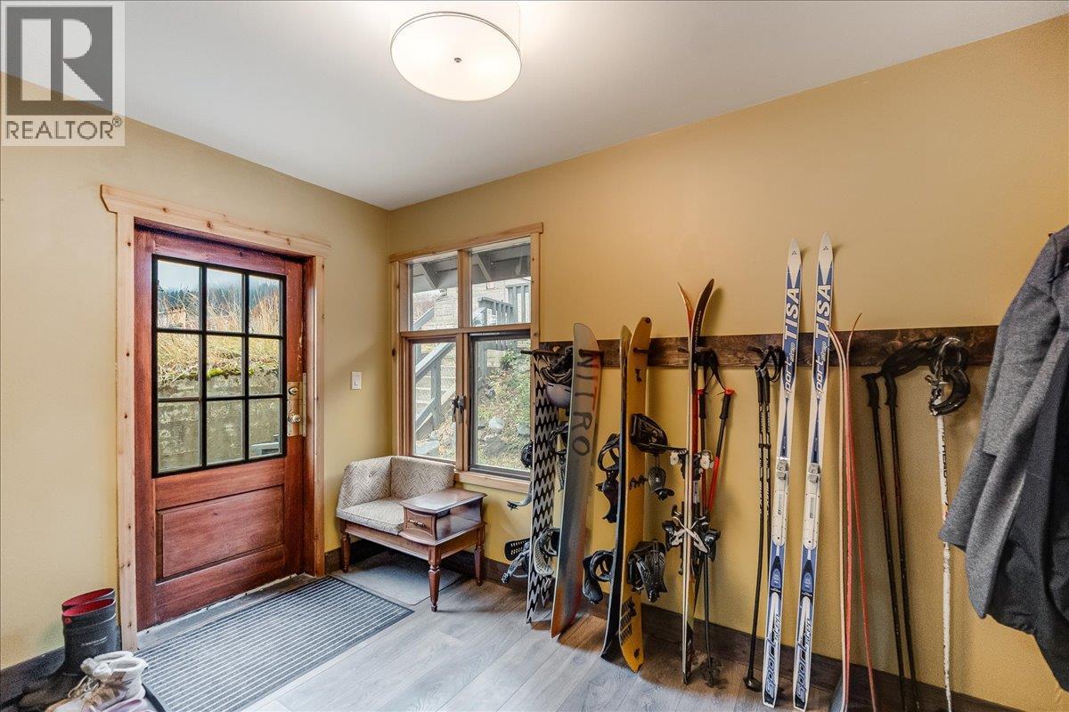 2207 Columbia Avenue, Rossland