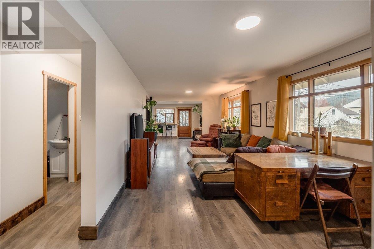 2207 Columbia Avenue, Rossland