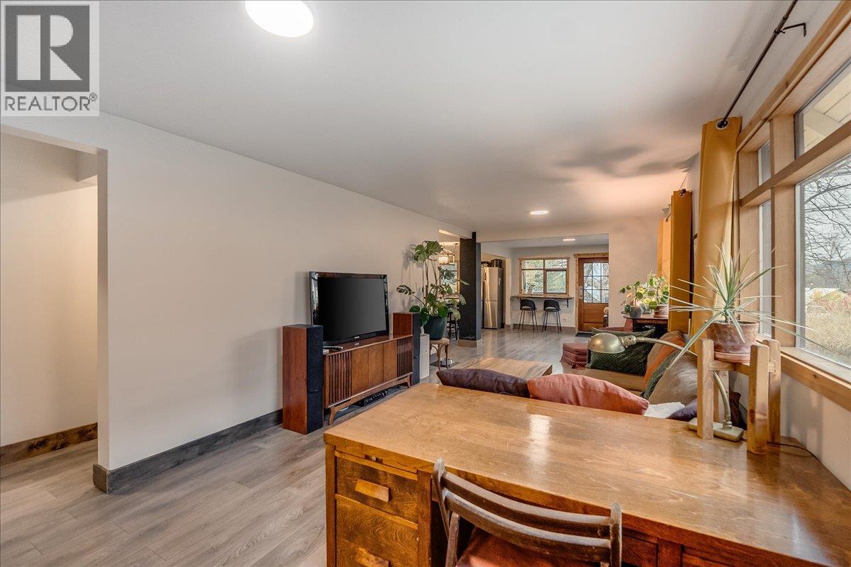 2207 Columbia Avenue, Rossland