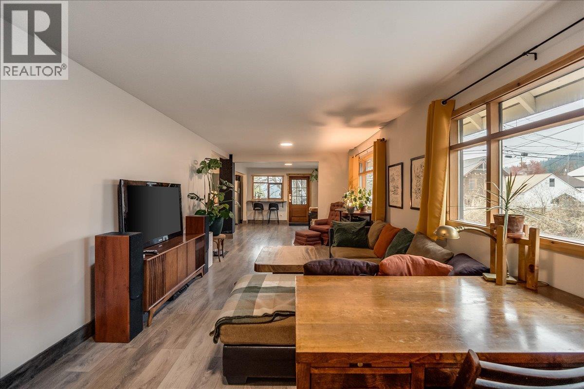 2207 Columbia Avenue, Rossland