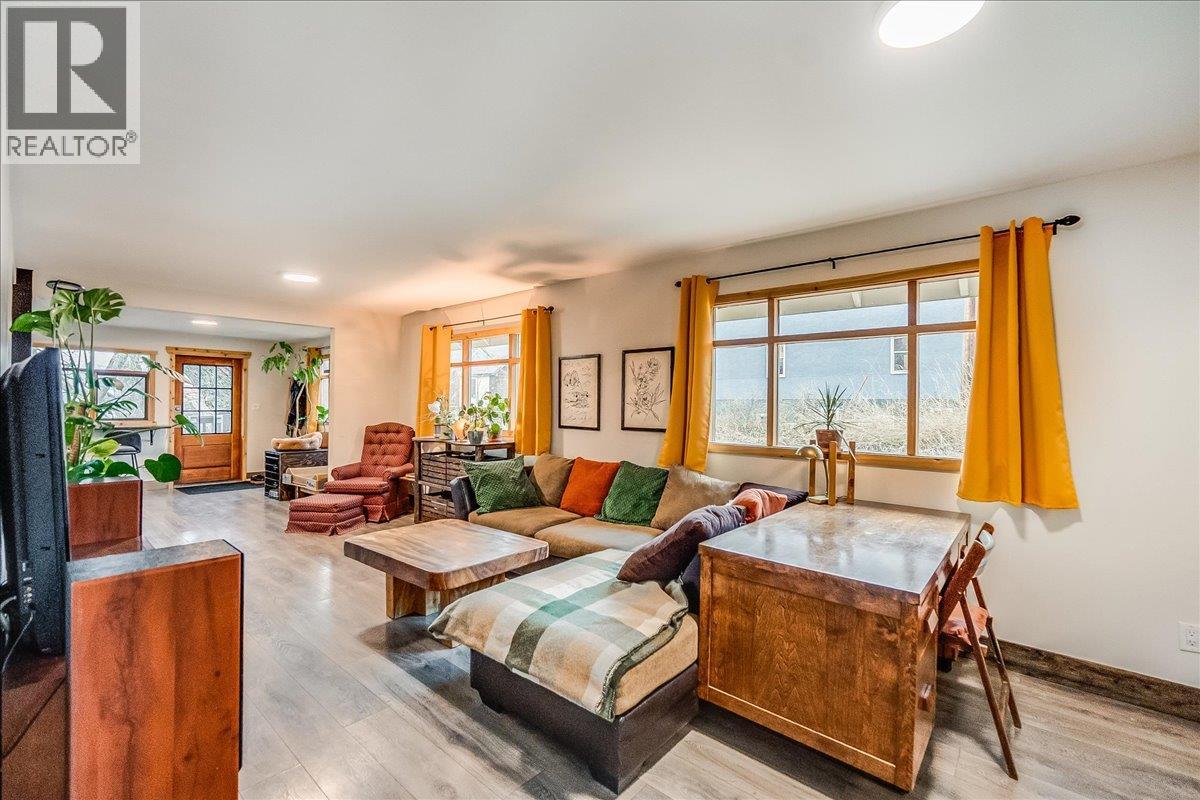 2207 Columbia Avenue, Rossland