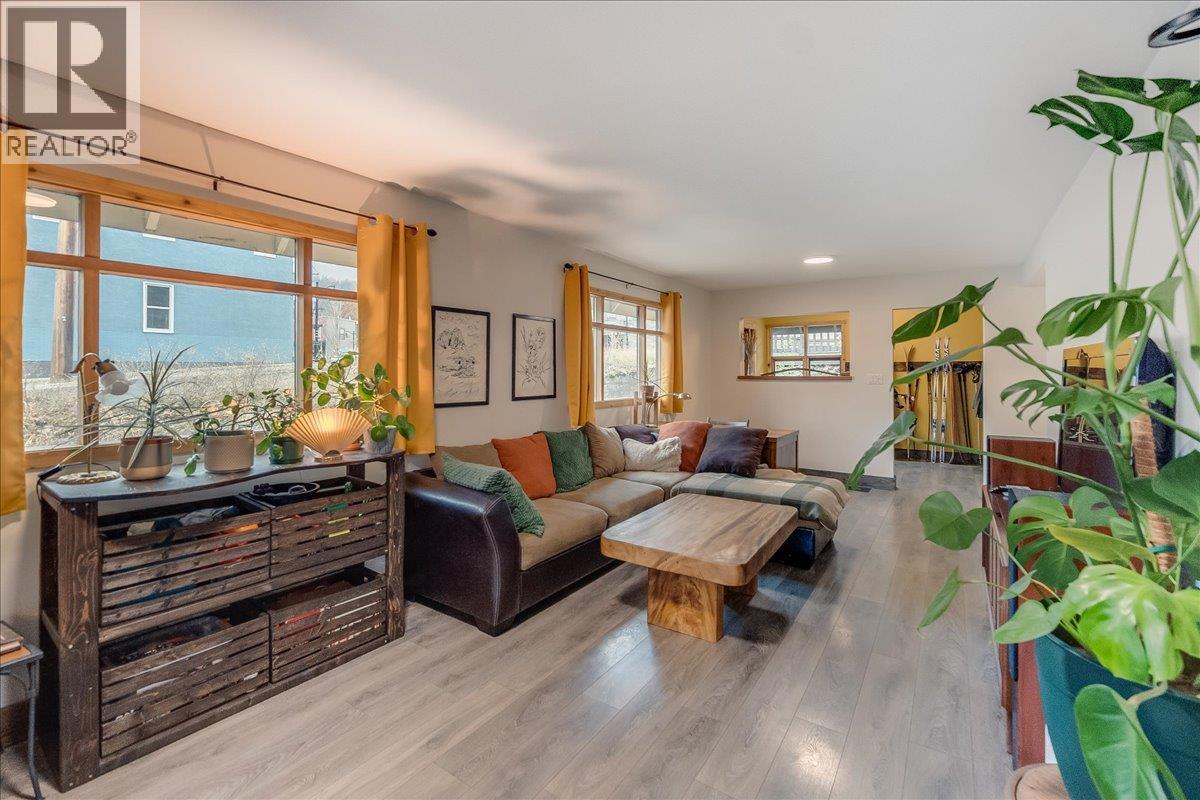 2207 Columbia Avenue, Rossland