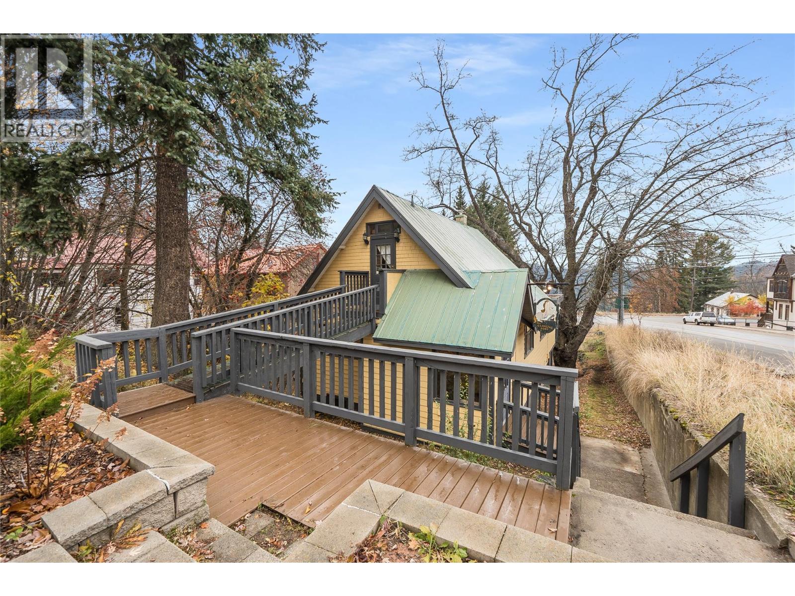 2207 Columbia Avenue, Rossland