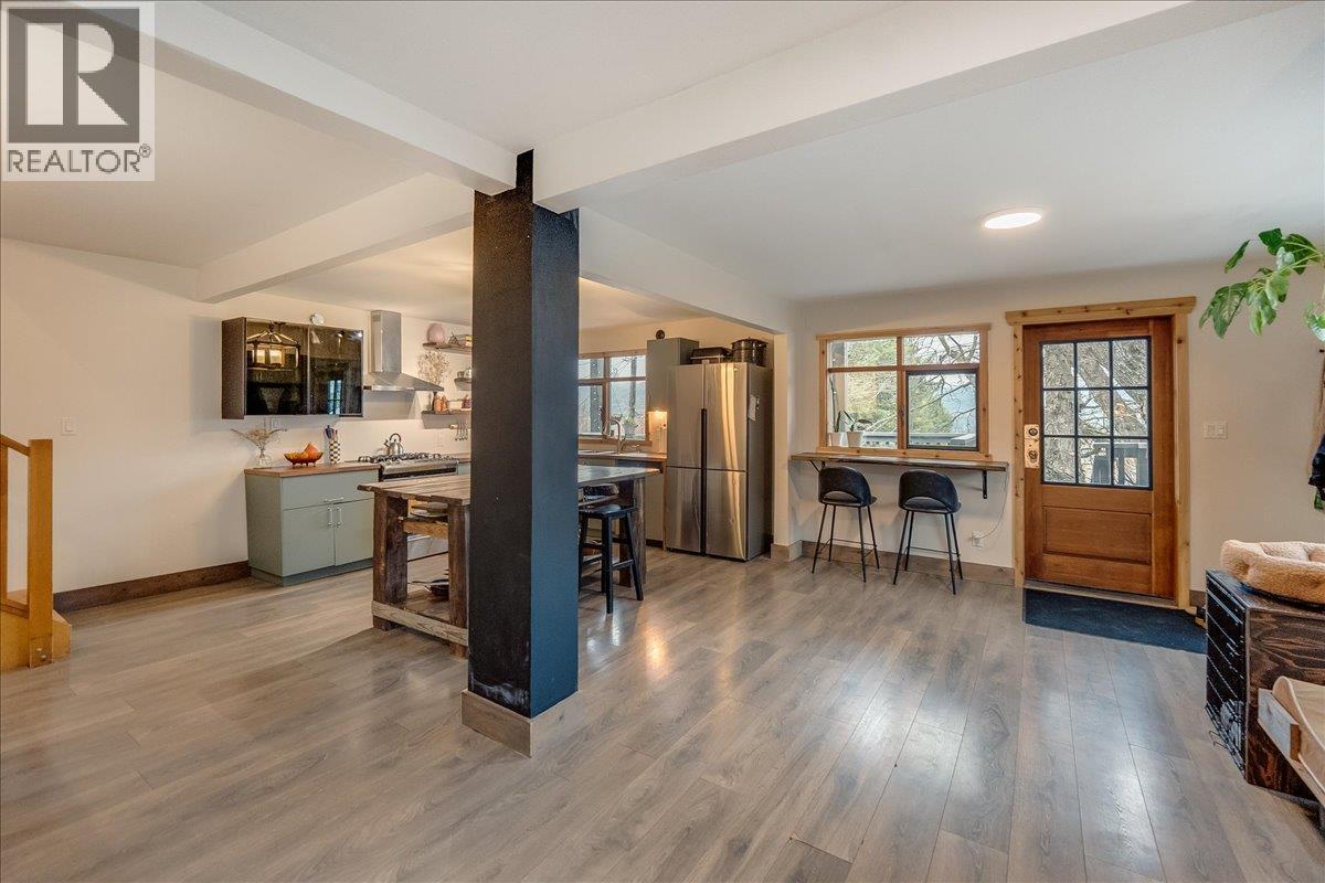 2207 Columbia Avenue, Rossland