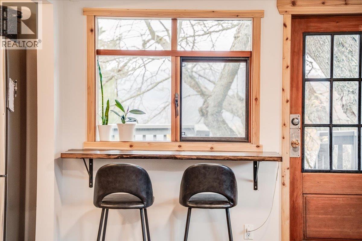 2207 Columbia Avenue, Rossland