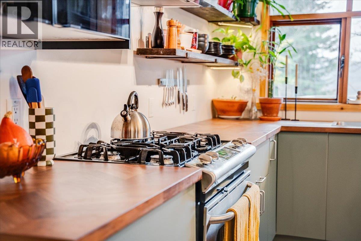 2207 Columbia Avenue, Rossland