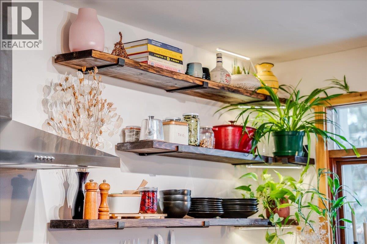 2207 Columbia Avenue, Rossland