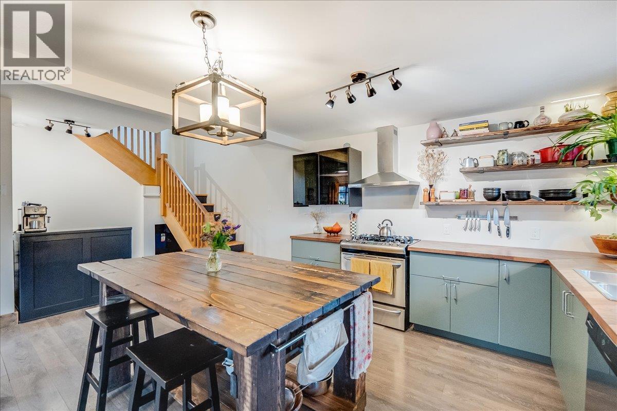 2207 Columbia Avenue, Rossland