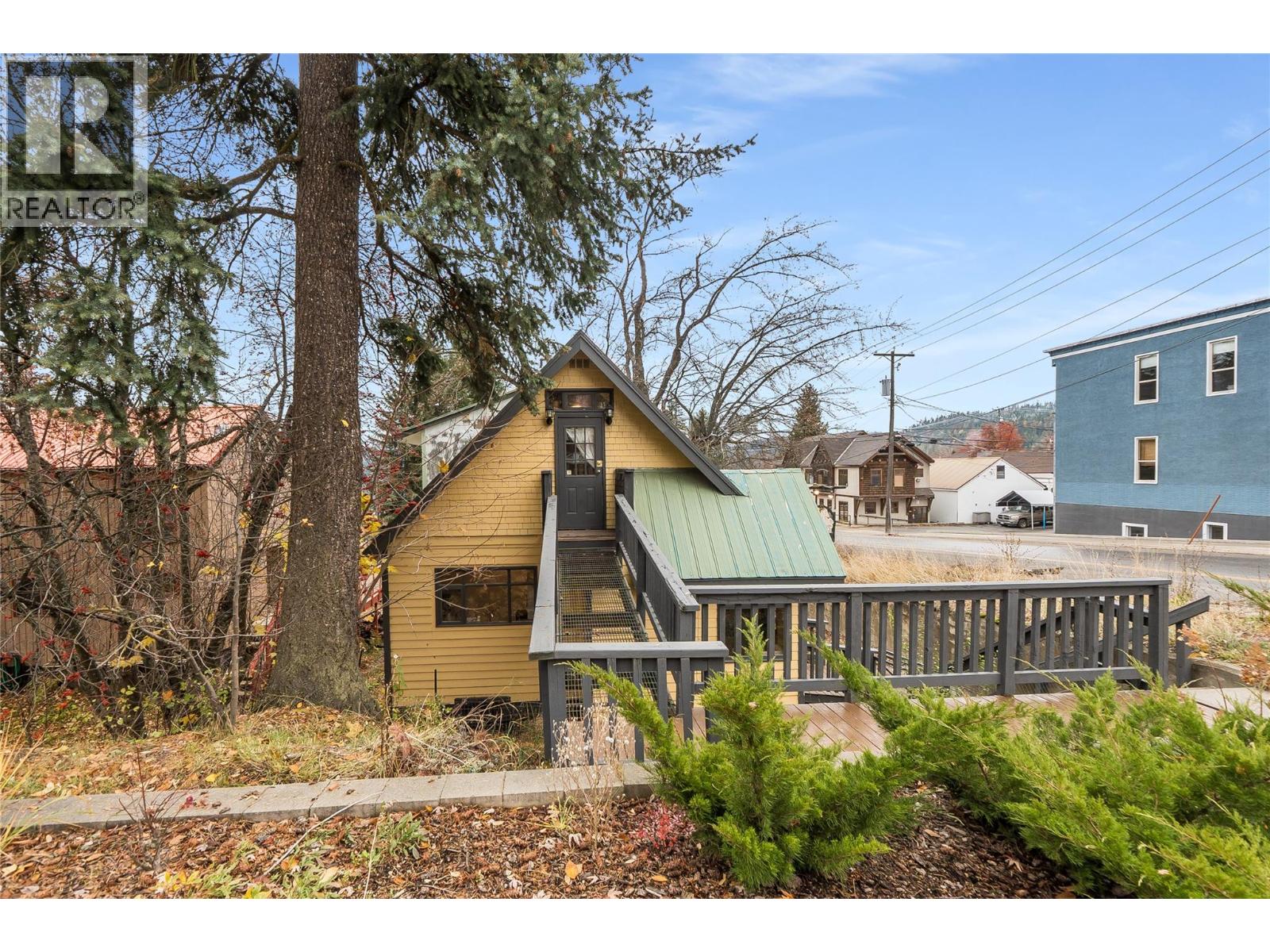 2207 Columbia Avenue, Rossland