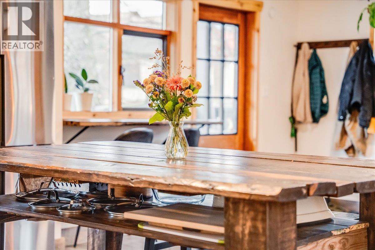 2207 Columbia Avenue, Rossland