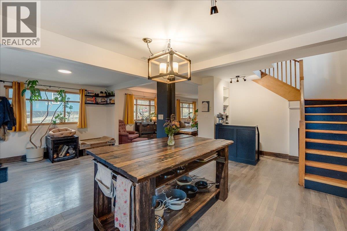 2207 Columbia Avenue, Rossland