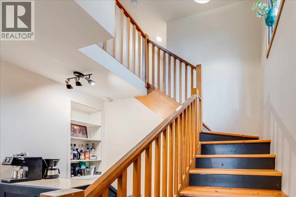 2207 Columbia Avenue, Rossland