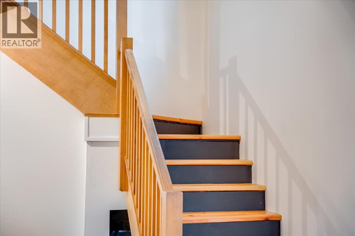 2207 Columbia Avenue, Rossland