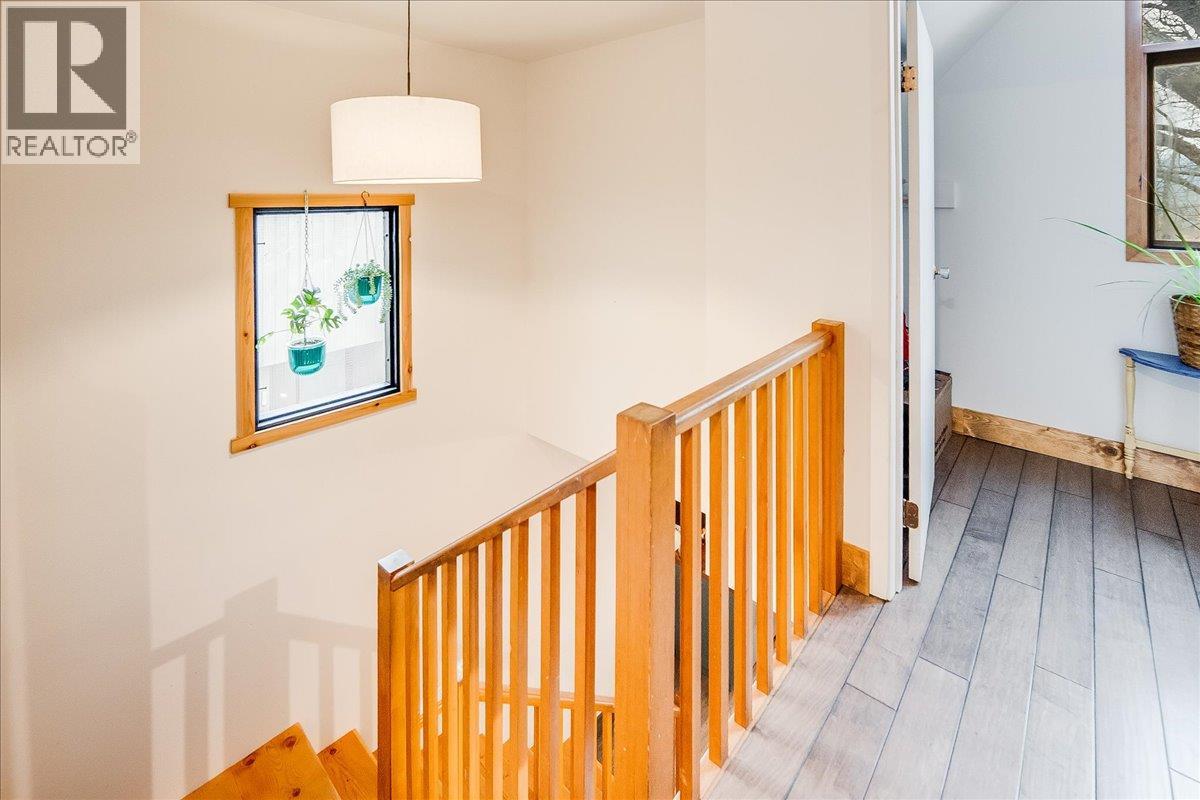 2207 Columbia Avenue, Rossland