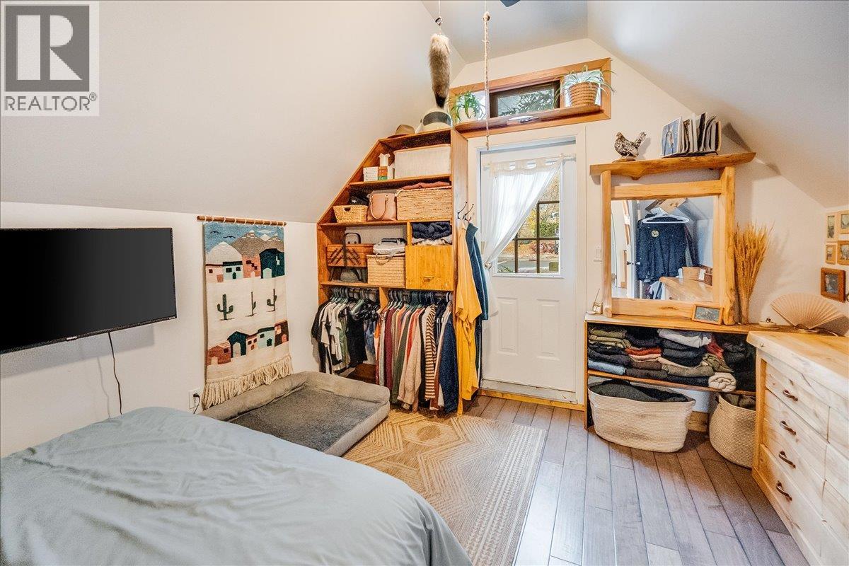 2207 Columbia Avenue, Rossland