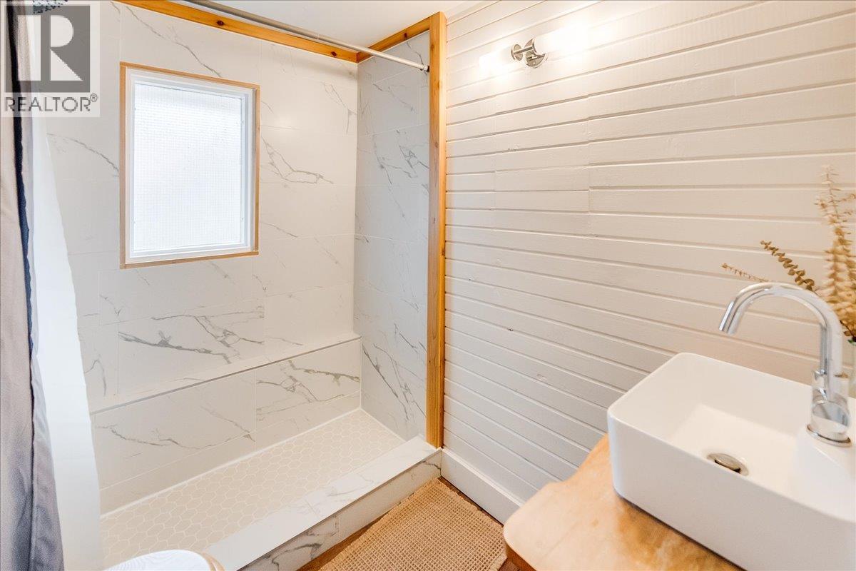 2207 Columbia Avenue, Rossland