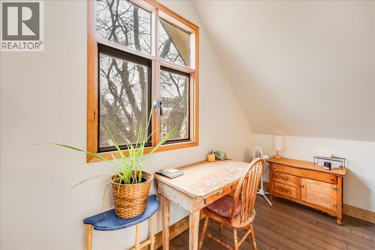 2207 Columbia Avenue, Rossland