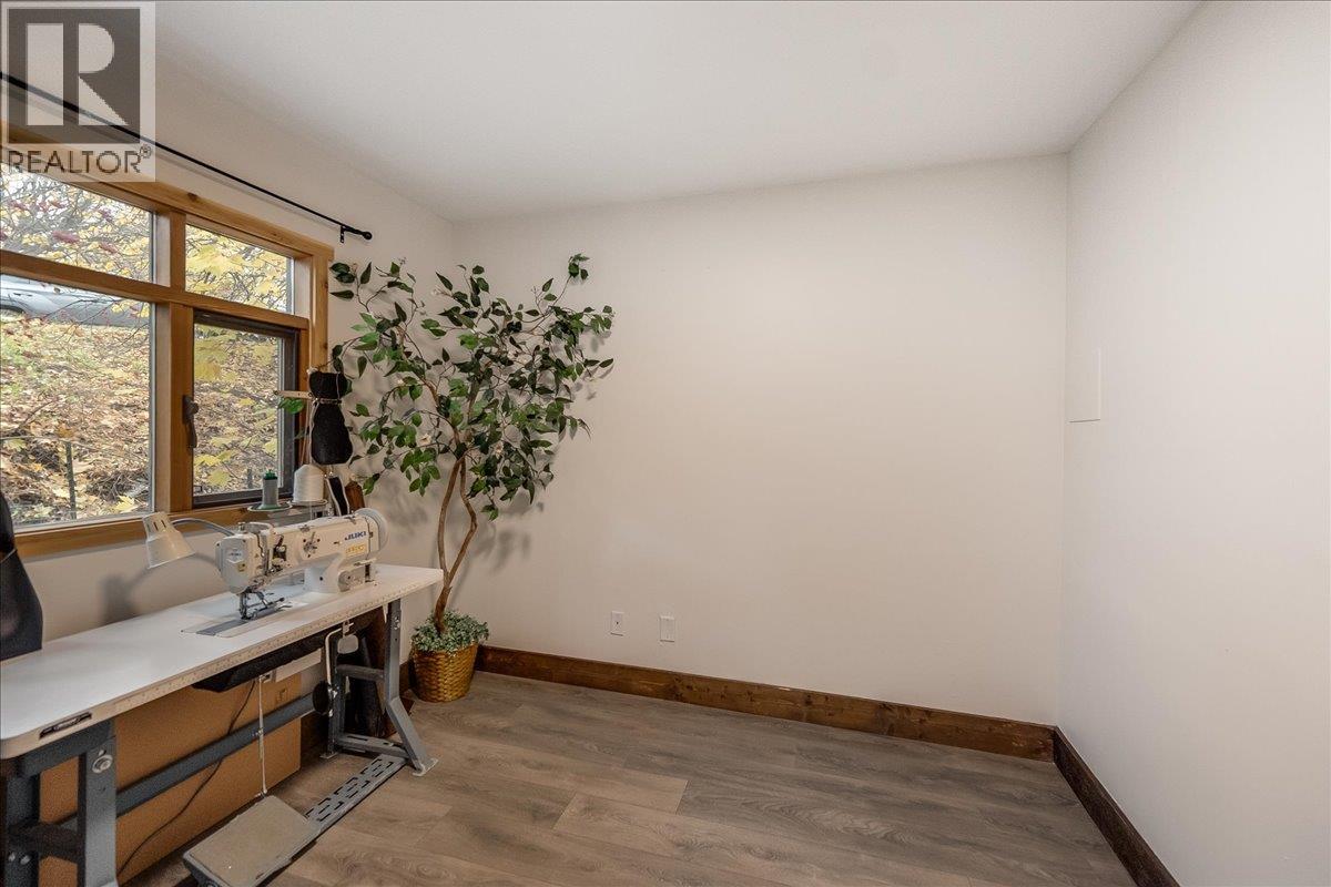 2207 Columbia Avenue, Rossland