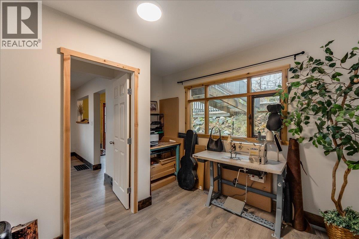 2207 Columbia Avenue, Rossland