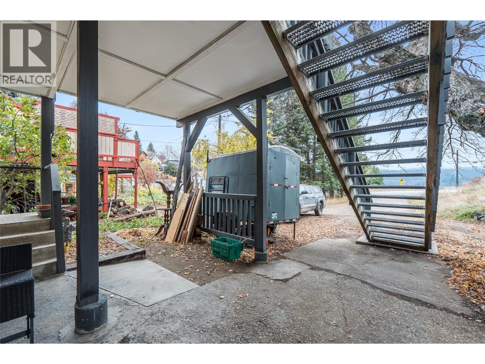 2207 Columbia Avenue, Rossland